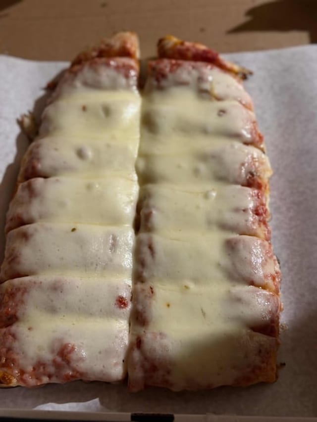 1/2 Muzzarella Extra Cheese.